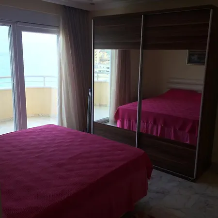 Panorama Apartment *